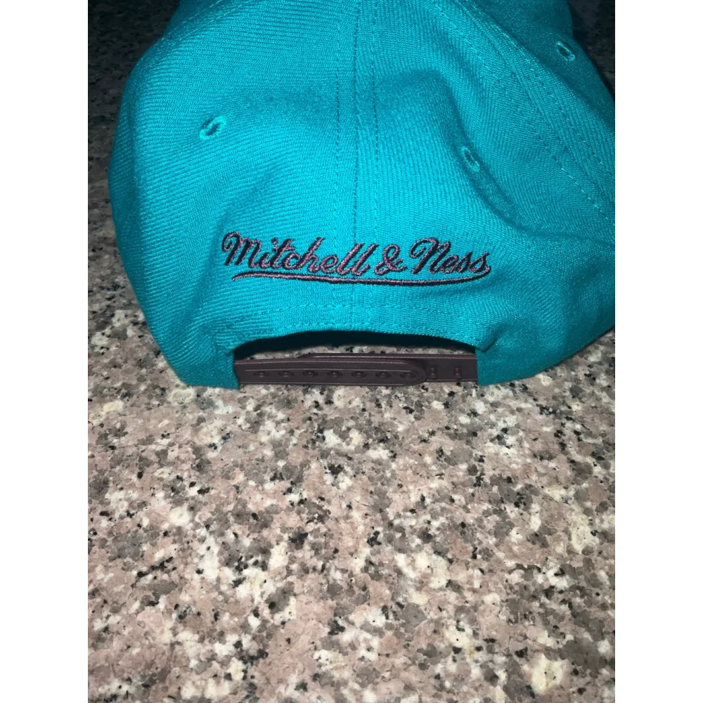 Mitchell & Ness Charlotte Hornets Buzz City snapback hat.
